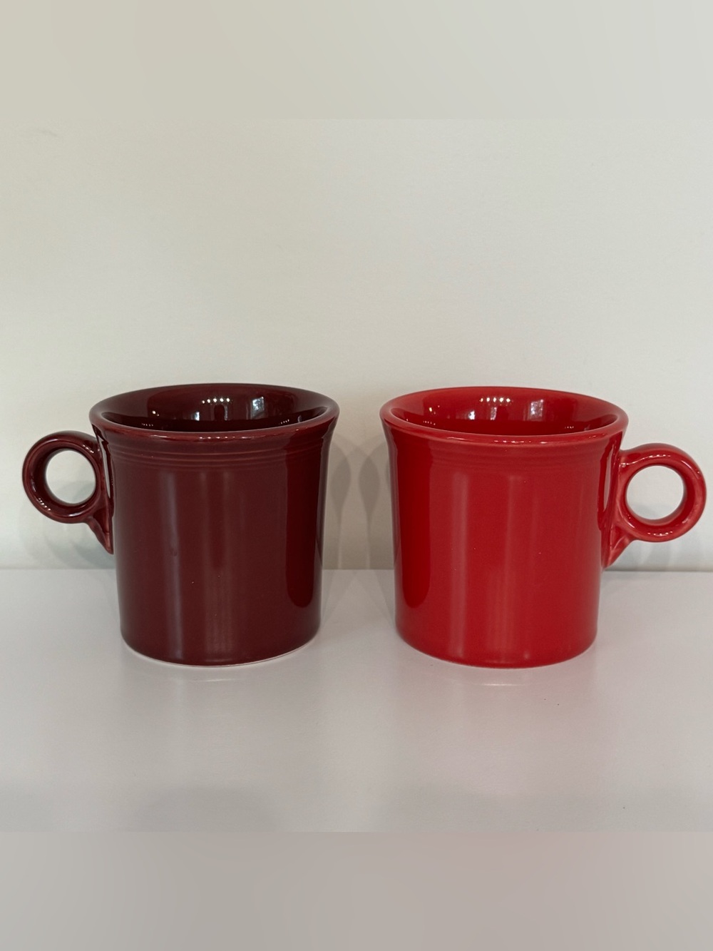Set of 2 Fiesta O Ring-Handle Coffee Tea Mugs Red & Burgundy HLC